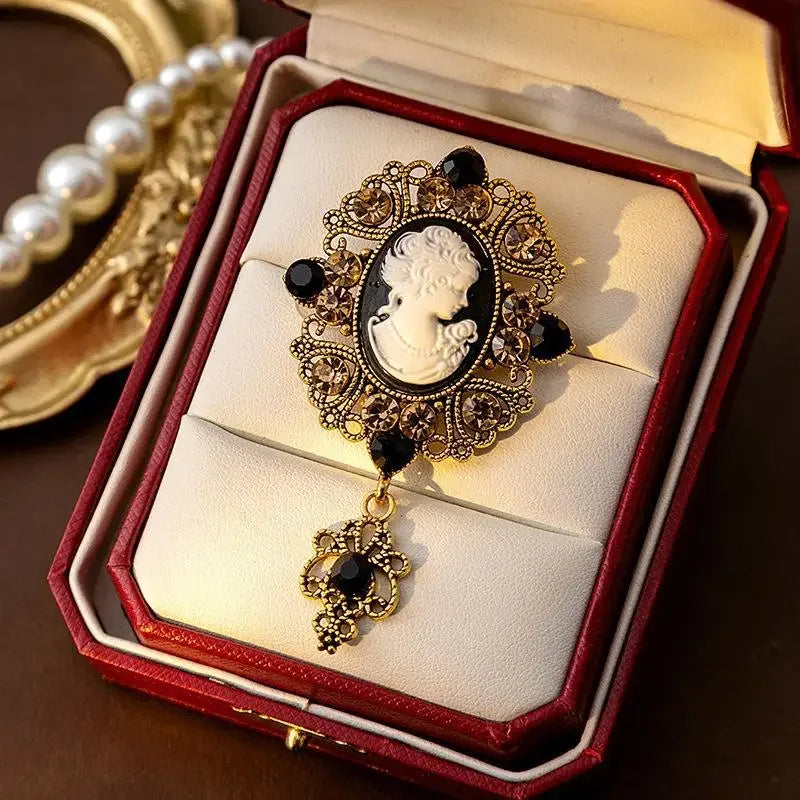 Baroque Cameo Brooch – Vintage Hollow Alloy Portrait Pin