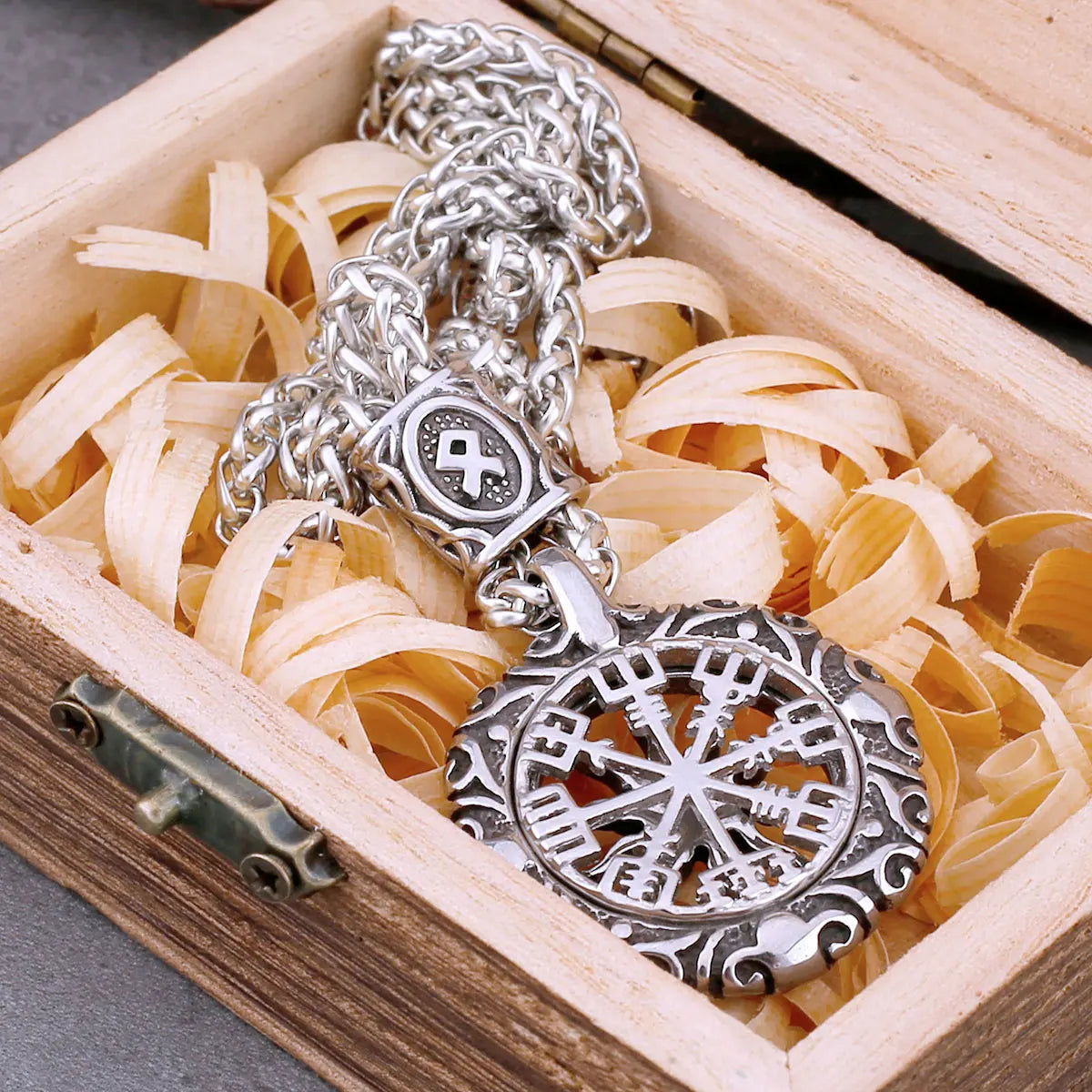 Viking Vegvisir Compass Necklace – Norse Rune Amulet Pendant in 316L Stainless Steel | Gold & Silver