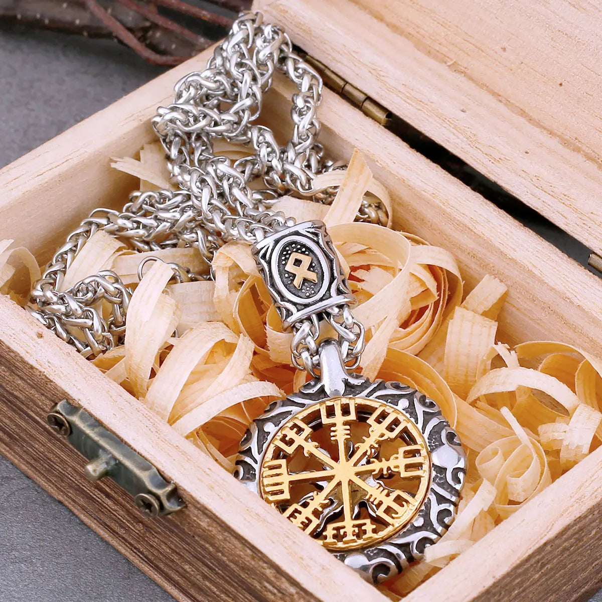 Viking Vegvisir Compass Necklace – Norse Rune Amulet Pendant in 316L Stainless Steel | Gold & Silver