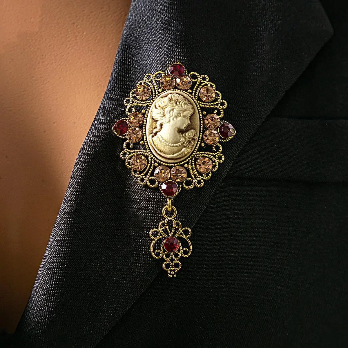 Baroque Cameo Brooch – Vintage Hollow Alloy Portrait Pin
