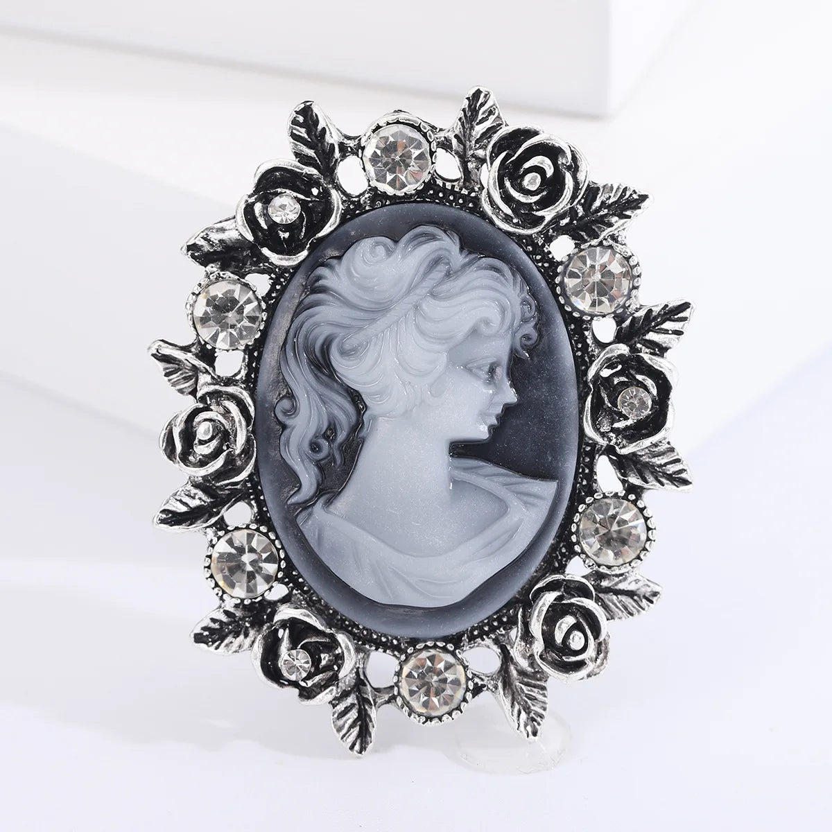 Baroque Cameo Brooch – Vintage Hollow Alloy Portrait Pin