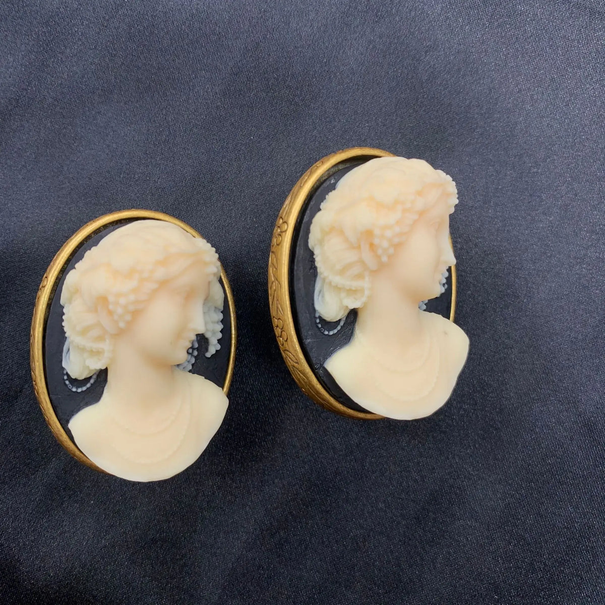 Victorian Cameo Clip-On Earrings | French Vintage Court Style Portrait Jewelry